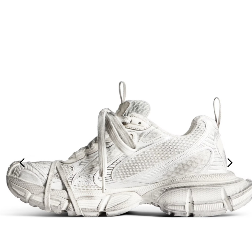 Balenciaga sneaker women’s size 41(11) , tie around the toe not included